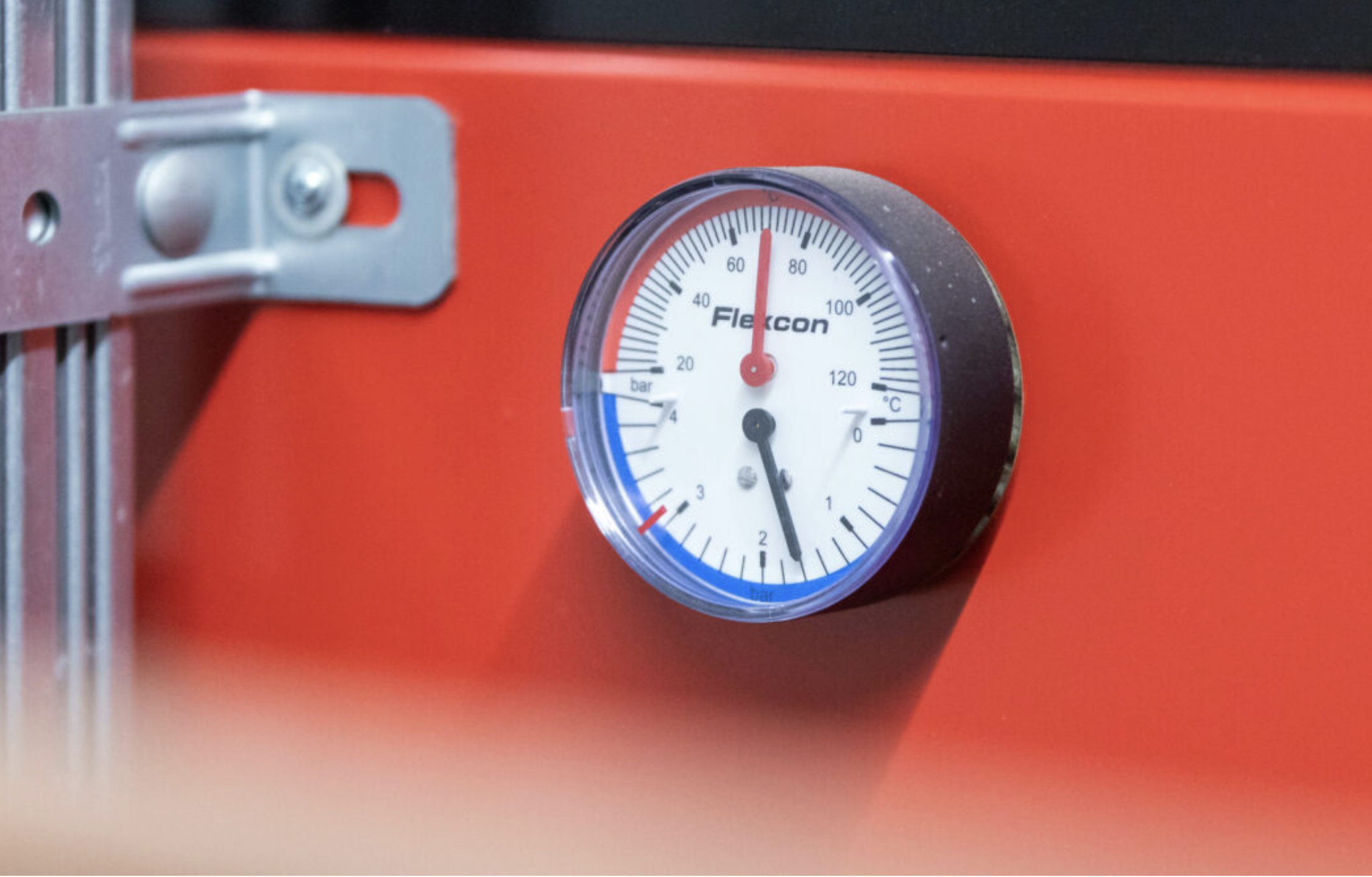 Temperature gauge on a heating system